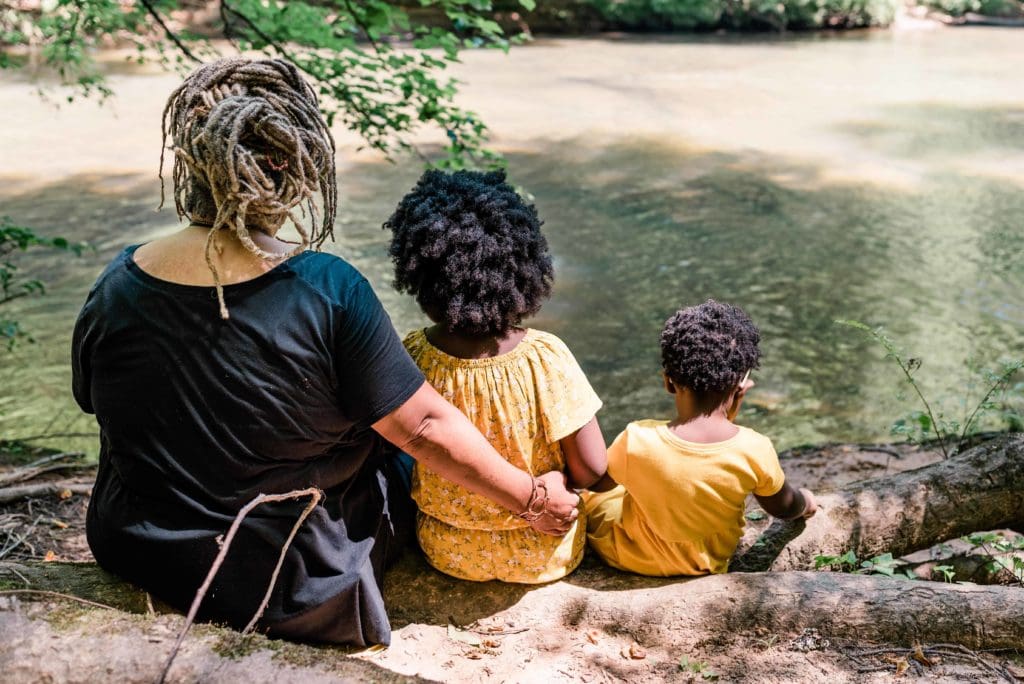 Grandma-and-family-helps-watch-young-kids-while-mom-and-dad-renew-their-vows-in-an-adventure-elopement-ceremony