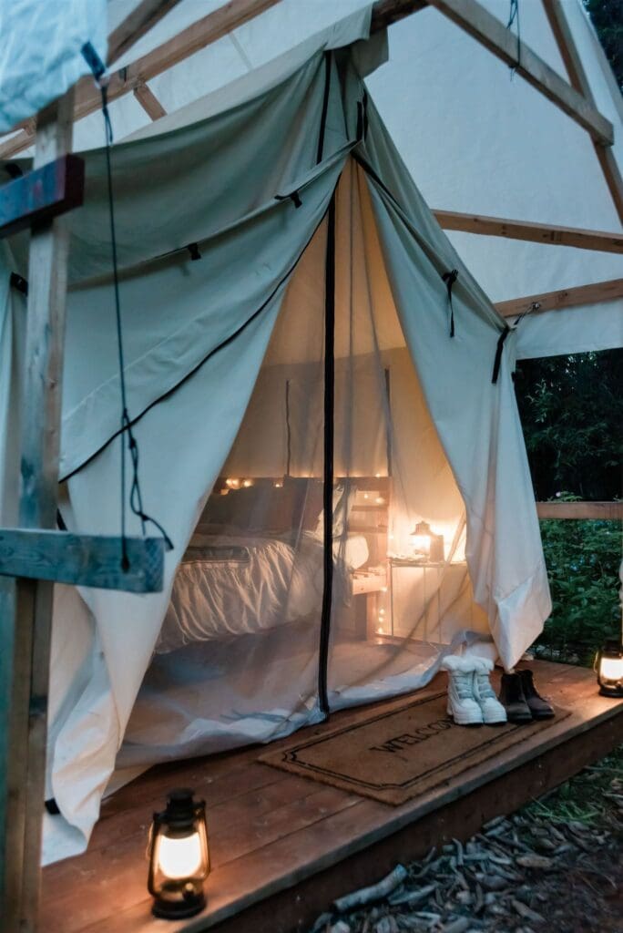 Alpenglow glamping Matanuska Glacier adventurous luxury elopement experience in Alaska. 